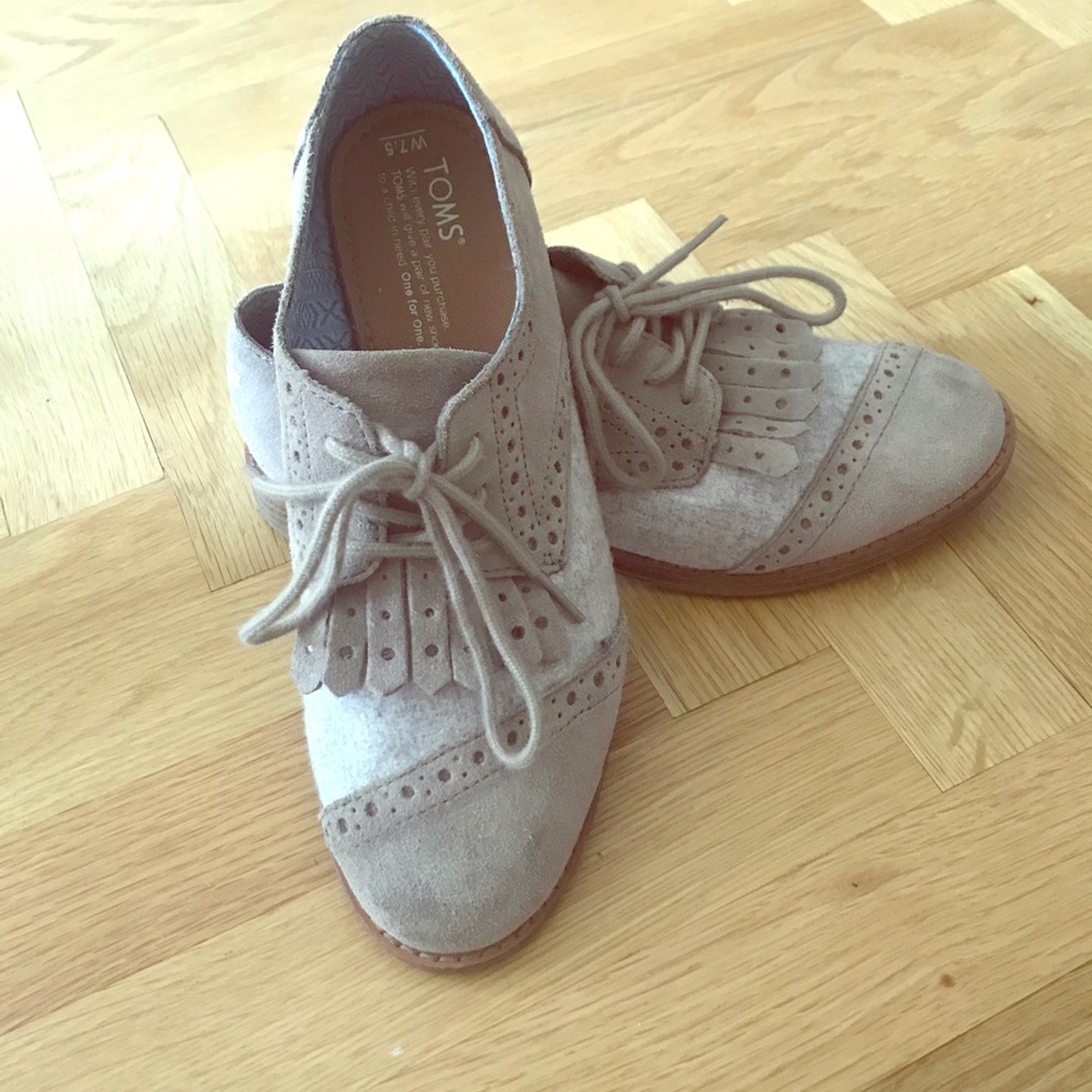 Toms brogues in tan